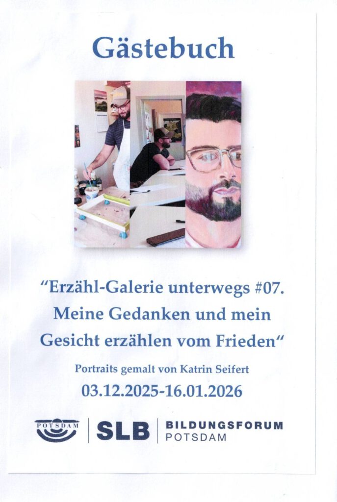 Die Erzähl-Galerie entstand 2020: 11 MigrantInnen wurden von Katrin Seifert portraitiert, die Portraitierten schrieben Geschichten über ihr Dasein in Brandenburg; 18 MigrantInnen arbeiteten gemeinsam an Wandbildern; seitdem tourt sie als "Erzähl-Galerie unterwegs #" durchs Land