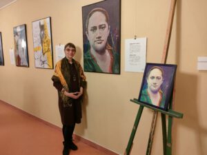 Malerin vor dem Portrait